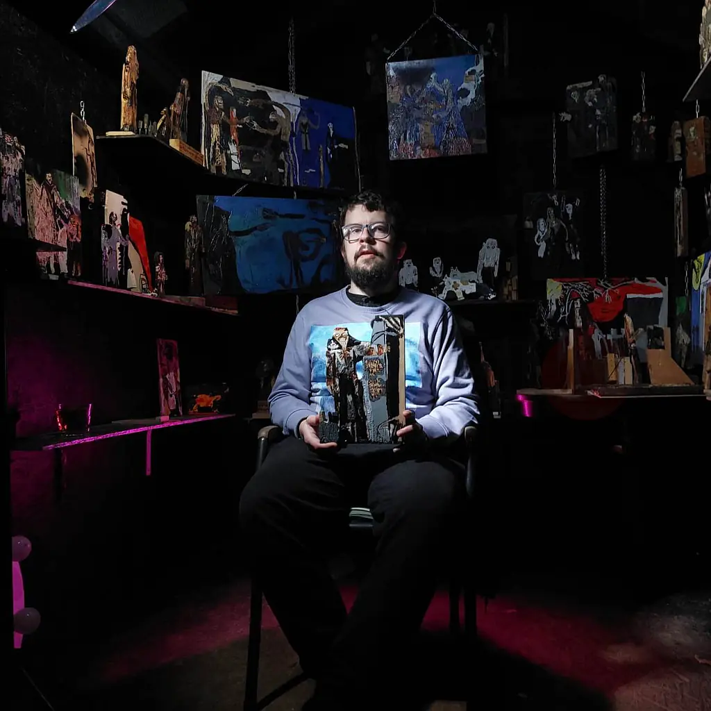 Michał Walczyk w swoim atelier — fot. Bartłomiej Kosiński